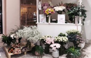 Tips on Incorporating Dried Blooms into a Modern Flower Bar